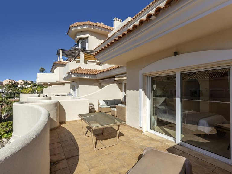 Apartment for Sale in Nueva Andalucía, Malaga 10