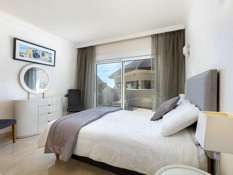 Apartment for Sale in Nueva Andalucía, Malaga 16