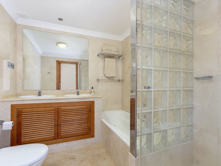 Apartment for Sale in Nueva Andalucía, Malaga 18