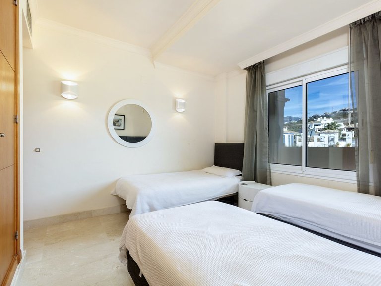 Apartment for Sale in Nueva Andalucía, Malaga 20