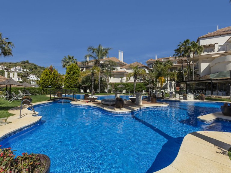 Apartment for Sale in Nueva Andalucía, Malaga 27