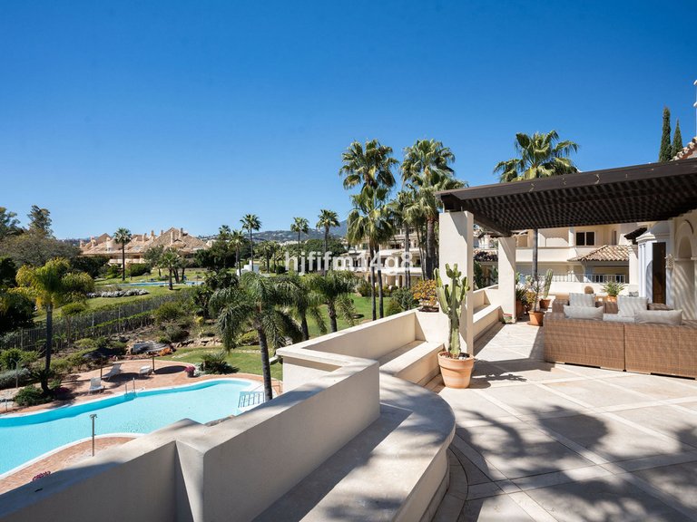Apartment for Sale in Nueva Andalucía, Malaga 1