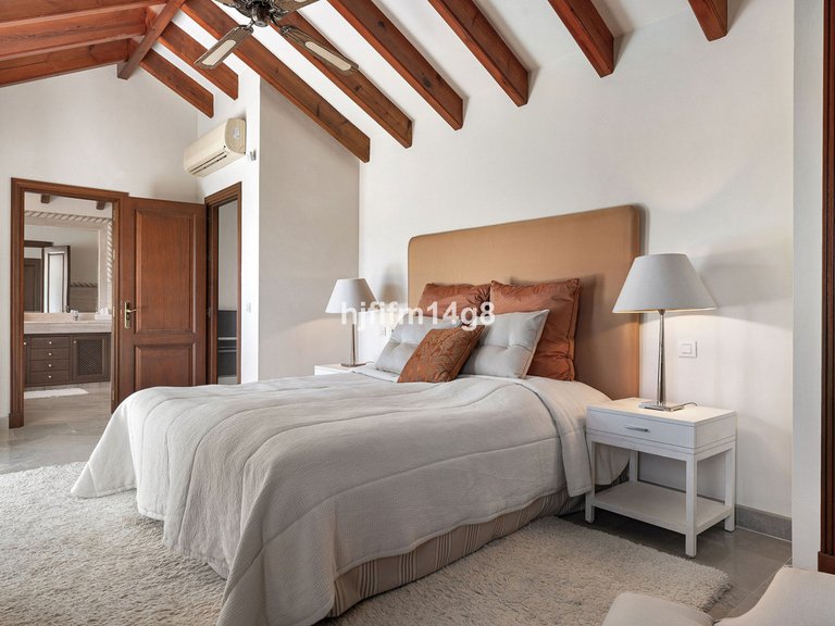 Apartment for Sale in Nueva Andalucía, Malaga 10