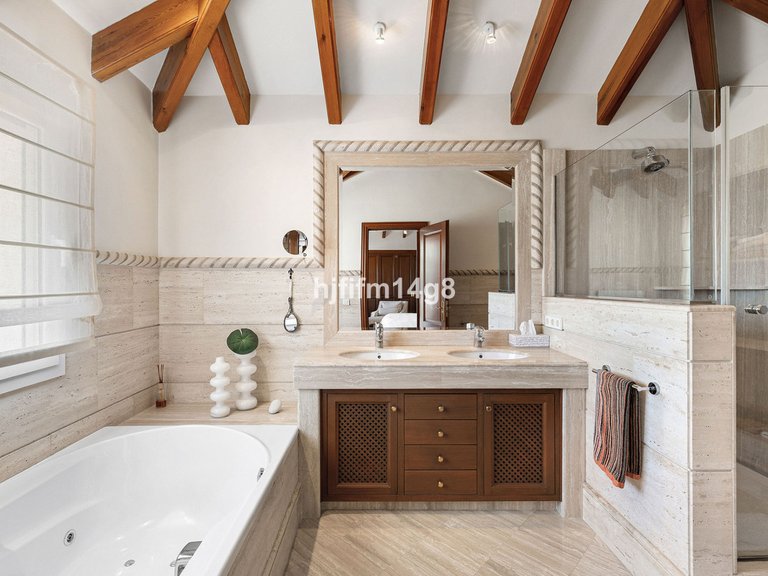 Apartment for Sale in Nueva Andalucía, Malaga 11