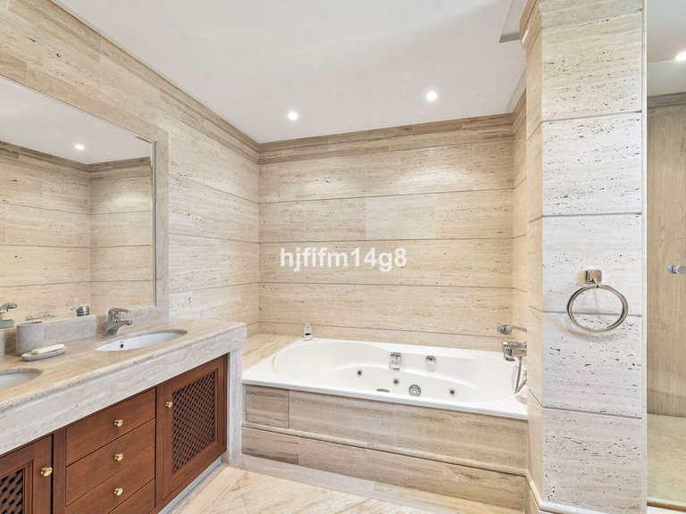 Apartment for Sale in Nueva Andalucía, Malaga 13