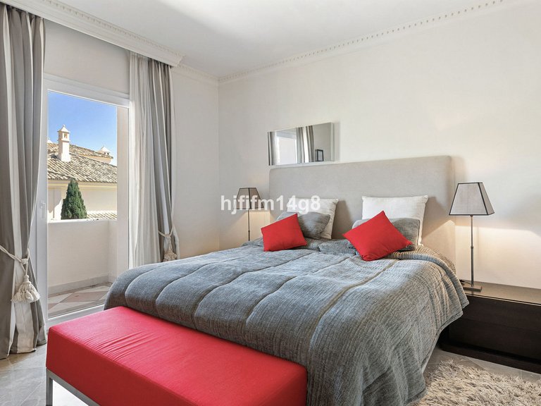 Apartment for Sale in Nueva Andalucía, Malaga 14