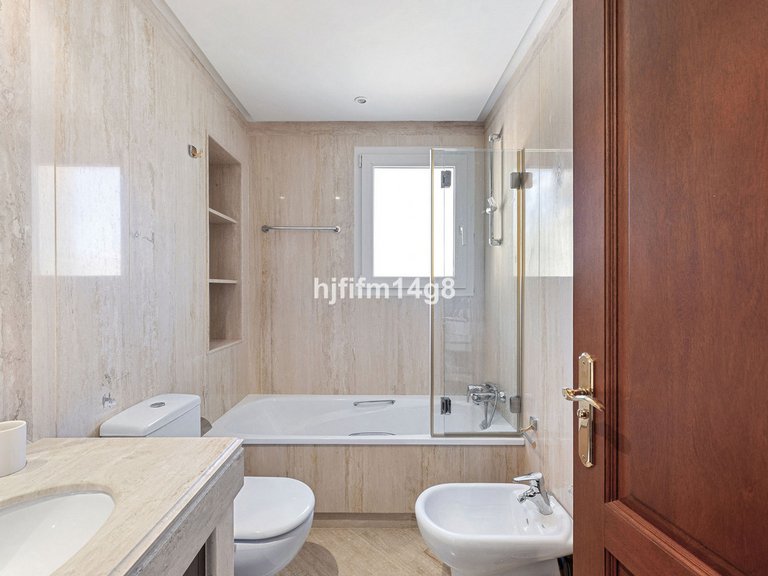 Apartment for Sale in Nueva Andalucía, Malaga 15