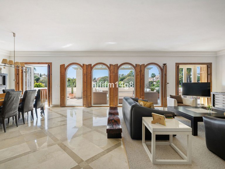 Apartment for Sale in Nueva Andalucía, Malaga 17