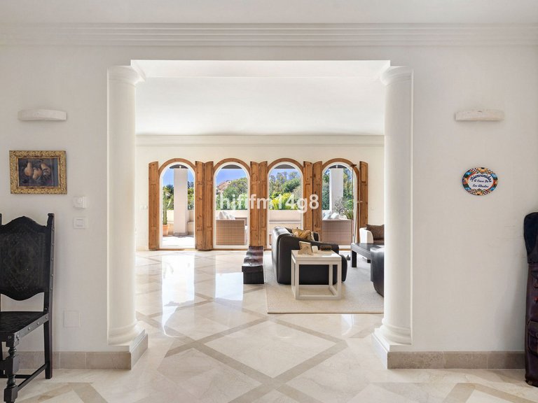 Apartment for Sale in Nueva Andalucía, Malaga 20