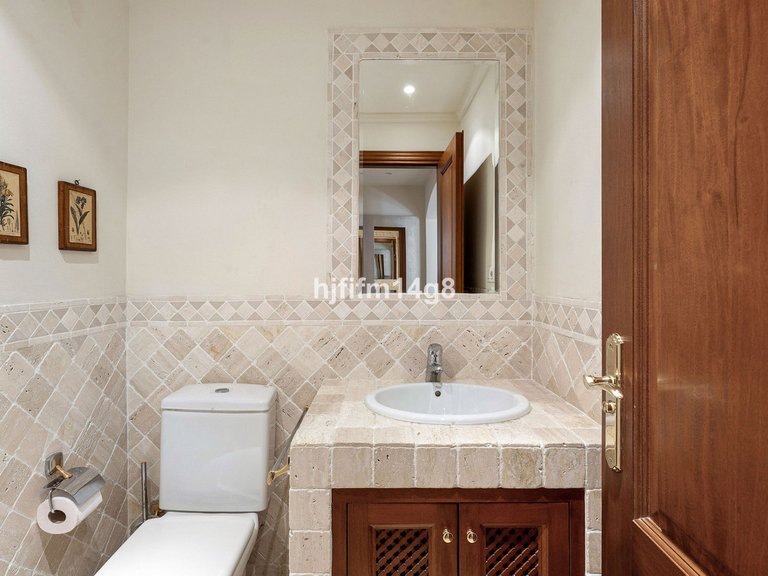 Apartment for Sale in Nueva Andalucía, Malaga 22