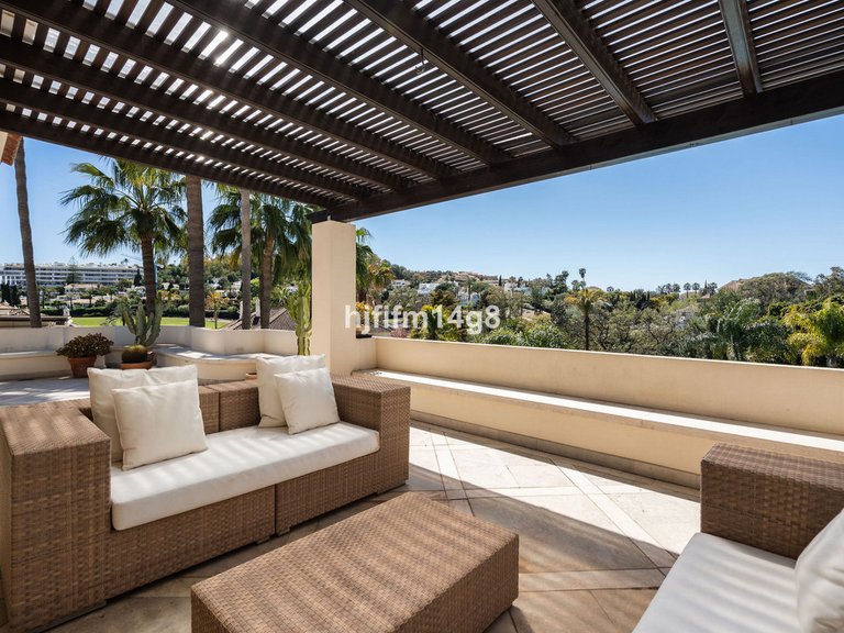 Apartment for Sale in Nueva Andalucía, Malaga 23