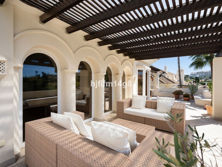 Apartment for Sale in Nueva Andalucía, Malaga 24