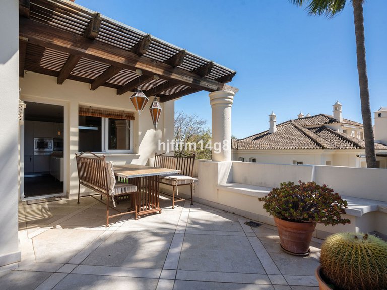 Apartment for Sale in Nueva Andalucía, Malaga 25