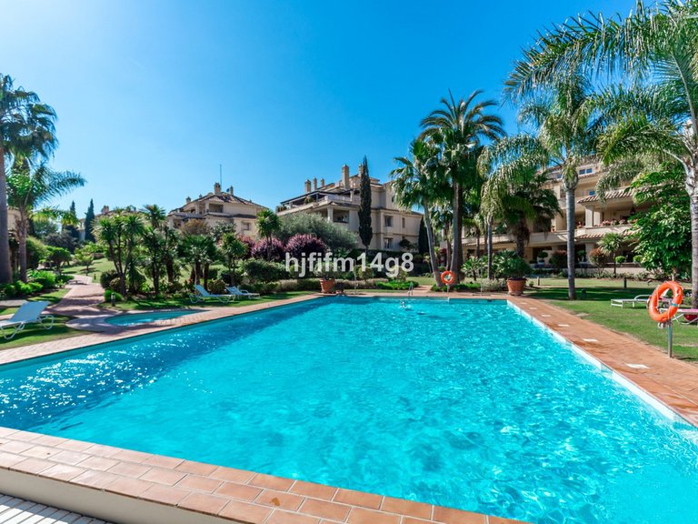 Apartment for Sale in Nueva Andalucía, Malaga 27