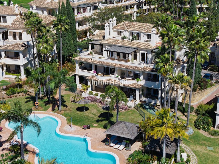 Apartment for Sale in Nueva Andalucía, Malaga 28