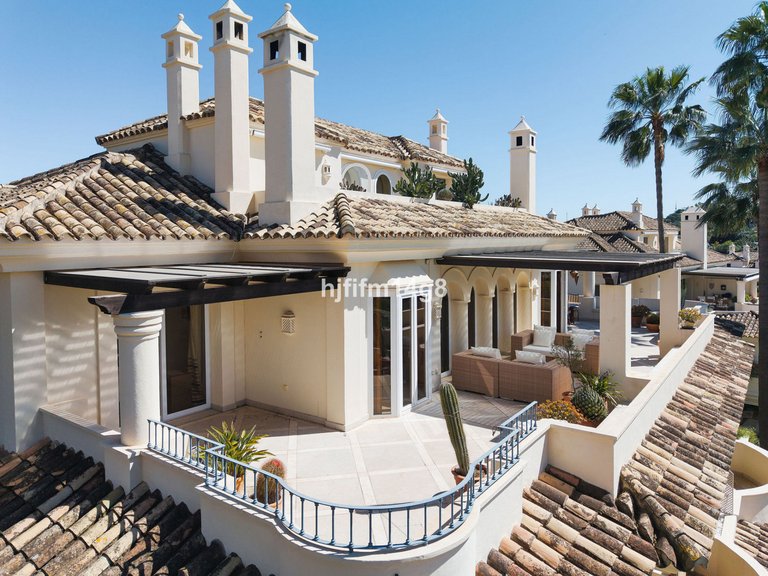 Apartment for Sale in Nueva Andalucía, Malaga 3