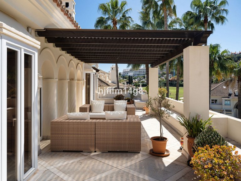 Apartment for Sale in Nueva Andalucía, Malaga 4