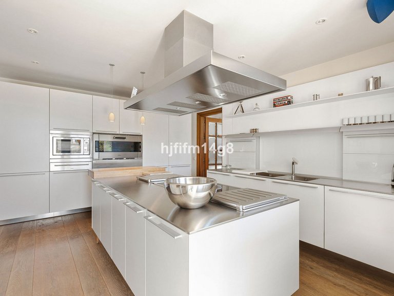 Apartment for Sale in Nueva Andalucía, Malaga 7