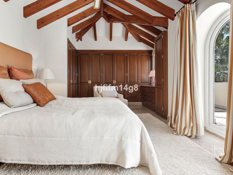 Apartment for Sale in Nueva Andalucía, Malaga 9