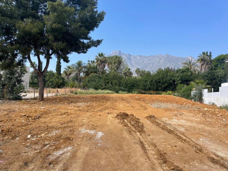 Plot for Sale in The Golden Mile, Malaga 1
