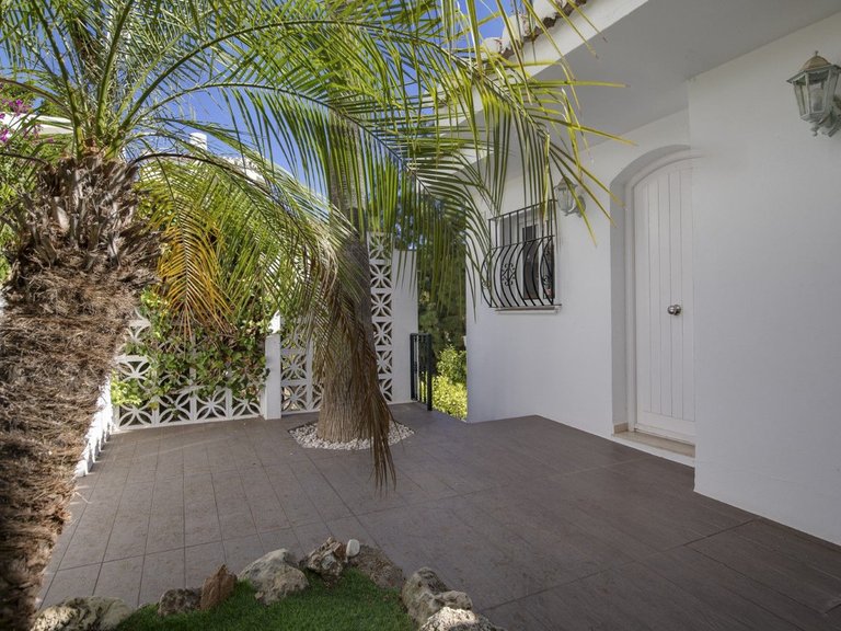 Villa for Sale in Calahonda, Malaga 7