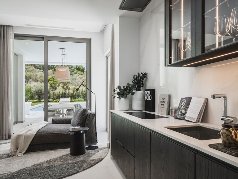 Villa for Sale in Costa del Sol El Paraíso, Estepona, Malaga 12