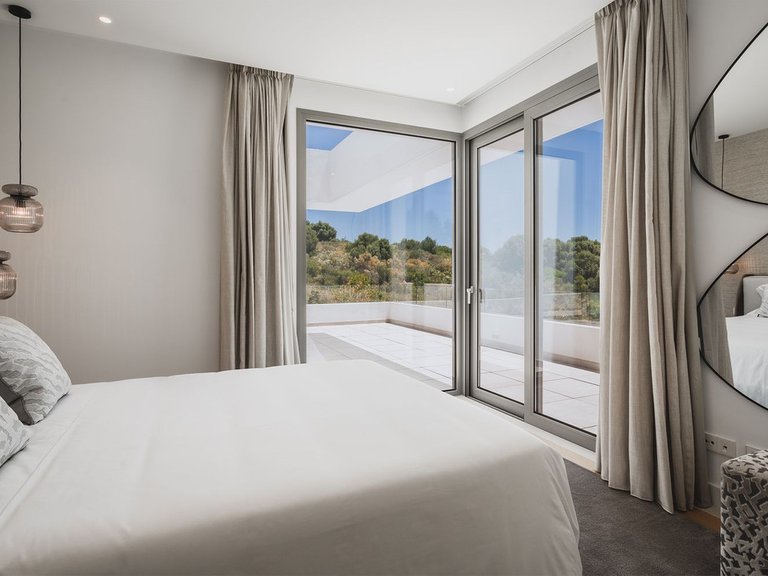 Villa for Sale in Costa del Sol El Paraíso, Estepona, Malaga 16