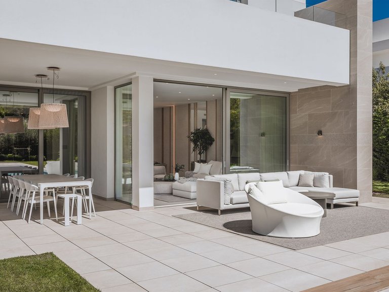 Villa for Sale in Costa del Sol El Paraíso, Estepona, Malaga 5
