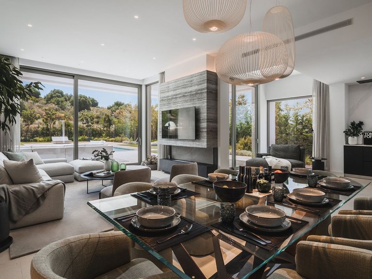 Villa for Sale in Costa del Sol El Paraíso, Estepona, Malaga 7