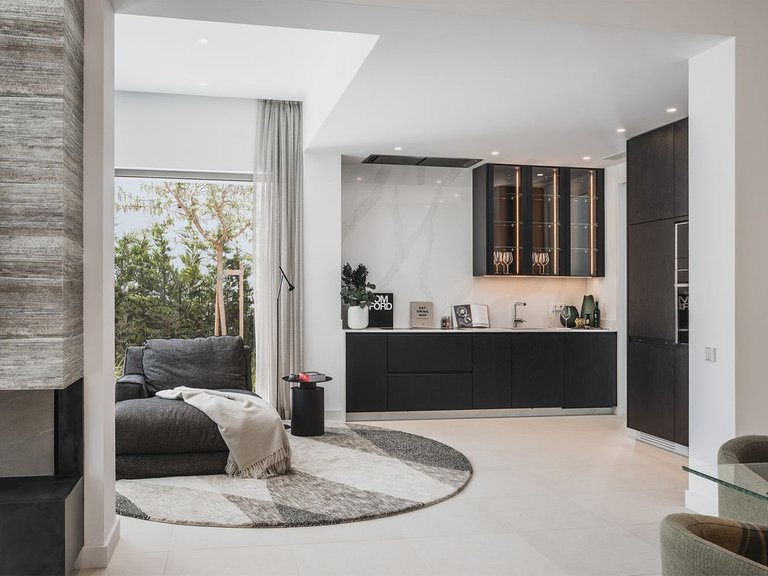 Villa for Sale in Costa del Sol El Paraíso, Estepona, Malaga 8
