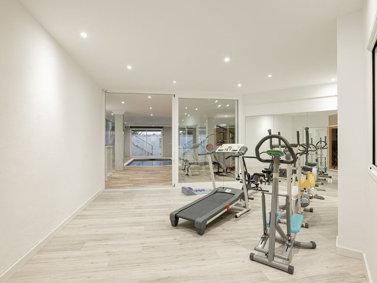 Villa for Sale in El Paraiso, Malaga 15