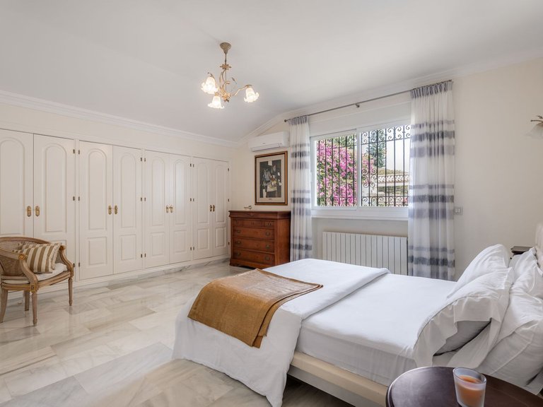 Villa for Sale in El Paraiso, Malaga 19