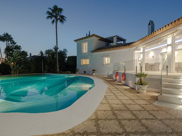 Villa for Sale in El Paraiso, Malaga 2