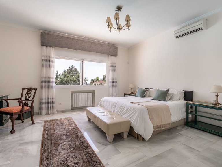 Villa for Sale in El Paraiso, Malaga 20