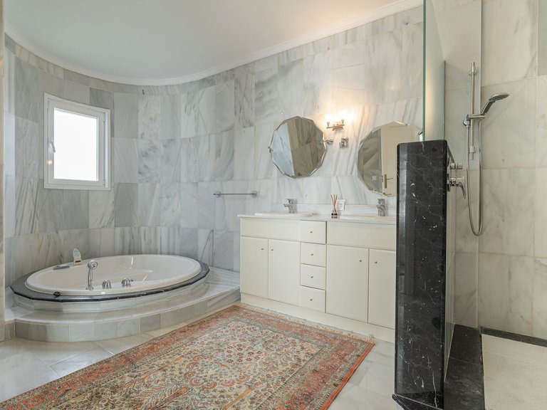 Villa for Sale in El Paraiso, Malaga 23