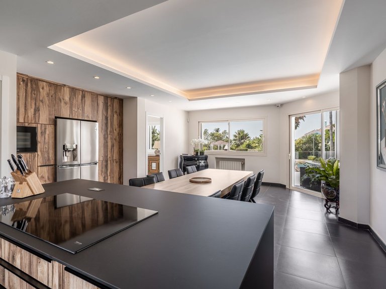 Villa for Sale in El Paraiso, Malaga 5