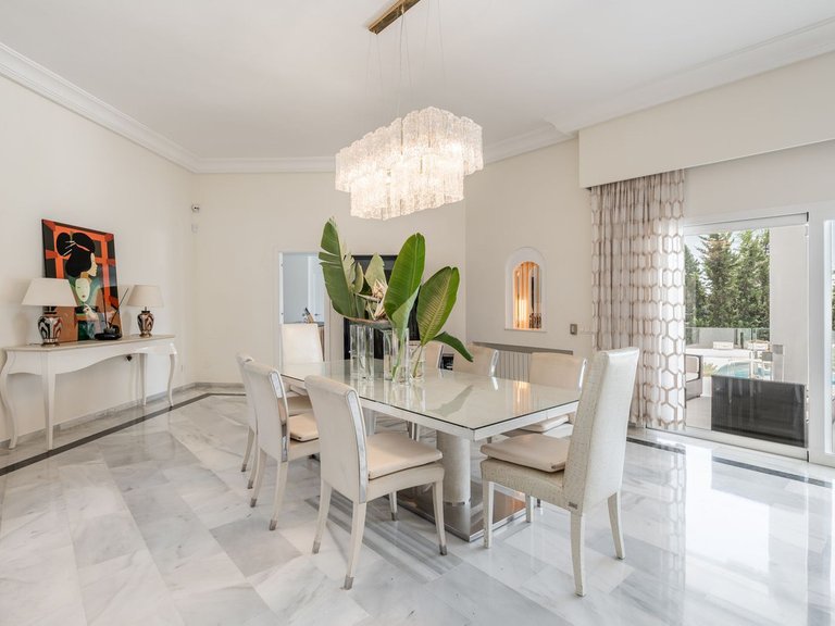 Villa for Sale in El Paraiso, Malaga 6