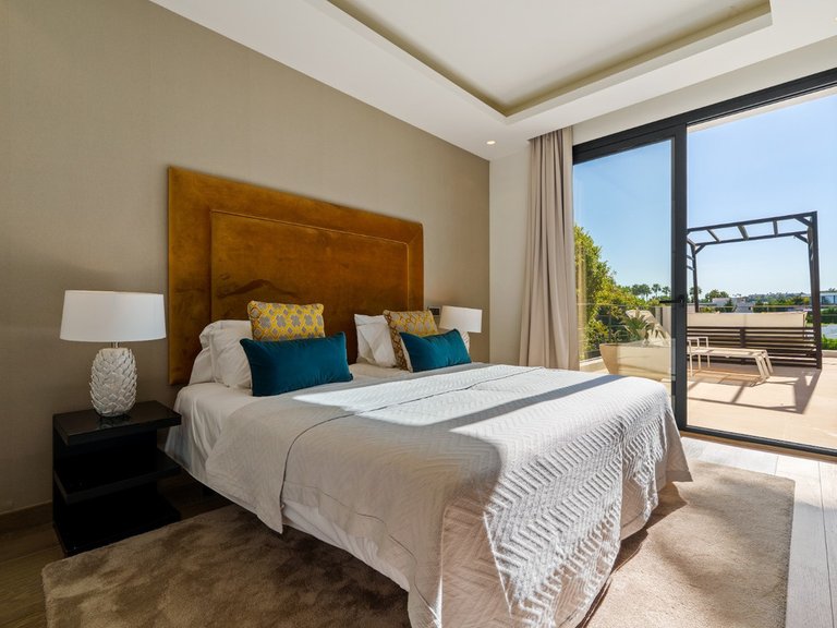 Villa for Sale in Nueva Andalucía, Malaga 25