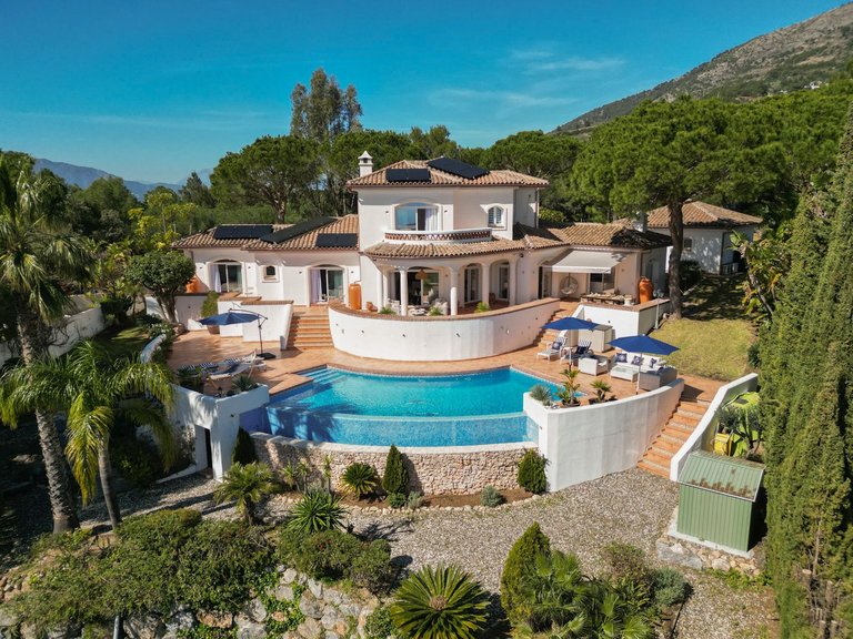 Villa for Sale in Valtocado, Malaga 1