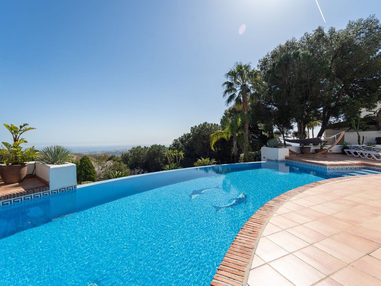 Villa for Sale in Valtocado, Malaga 2