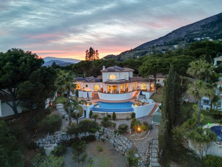 Villa for Sale in Valtocado, Malaga 3