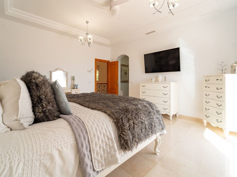 Villa for Sale in Valtocado, Malaga 44