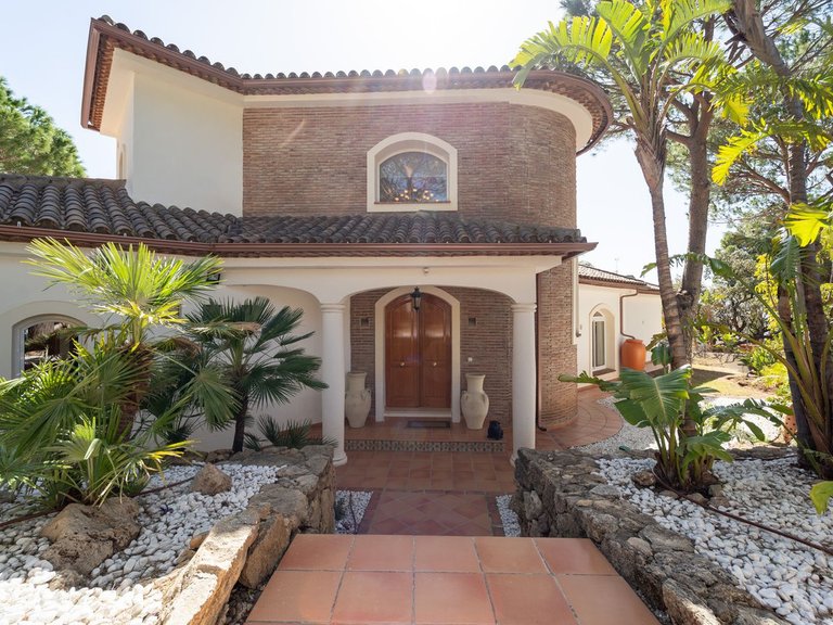 Villa for Sale in Valtocado, Malaga 5