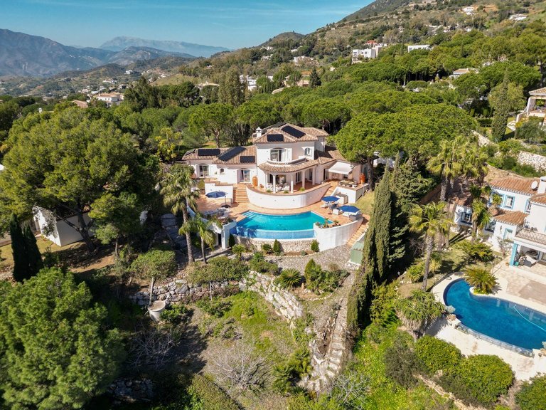 Villa for Sale in Valtocado, Malaga 8