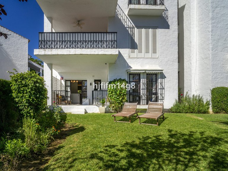 Apartment for Sale in Nueva Andalucía, Malaga 1