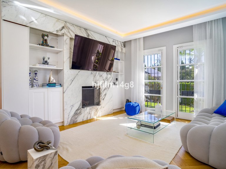 Apartment for Sale in Nueva Andalucía, Malaga 19