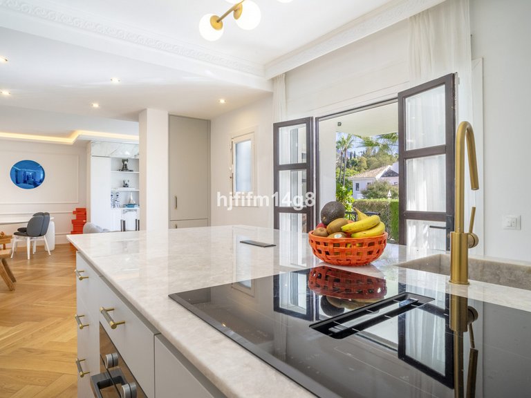 Apartment for Sale in Nueva Andalucía, Malaga 9