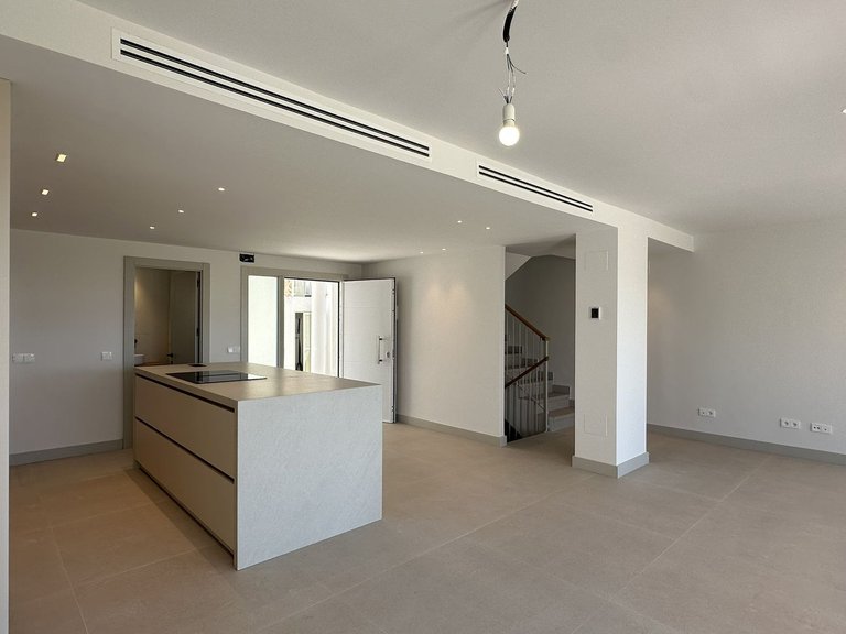 Villa for Sale in Torrequebrada, Malaga 10