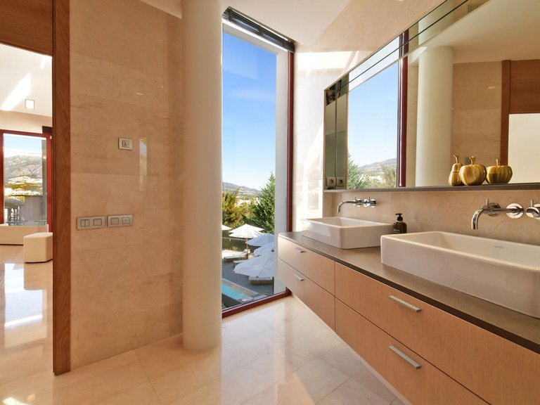 Villa for Sale in Nueva Andalucía, Malaga 13