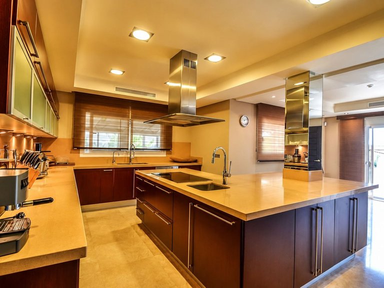 Villa for Sale in Marbella, Malaga 10